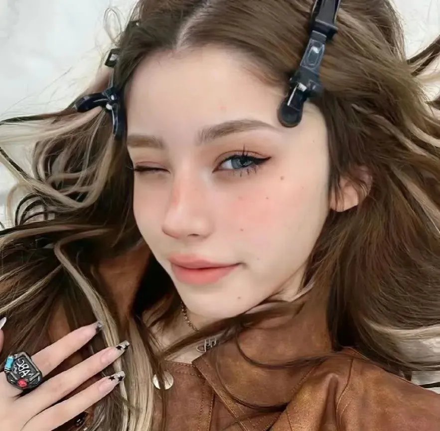 蒙梭罗夫人海报